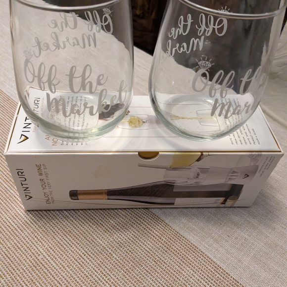 NEW!! Vinturi Wine Aerator, Stand And Pouch & Two "Off The Market" Glasses - Picture 2 of 13